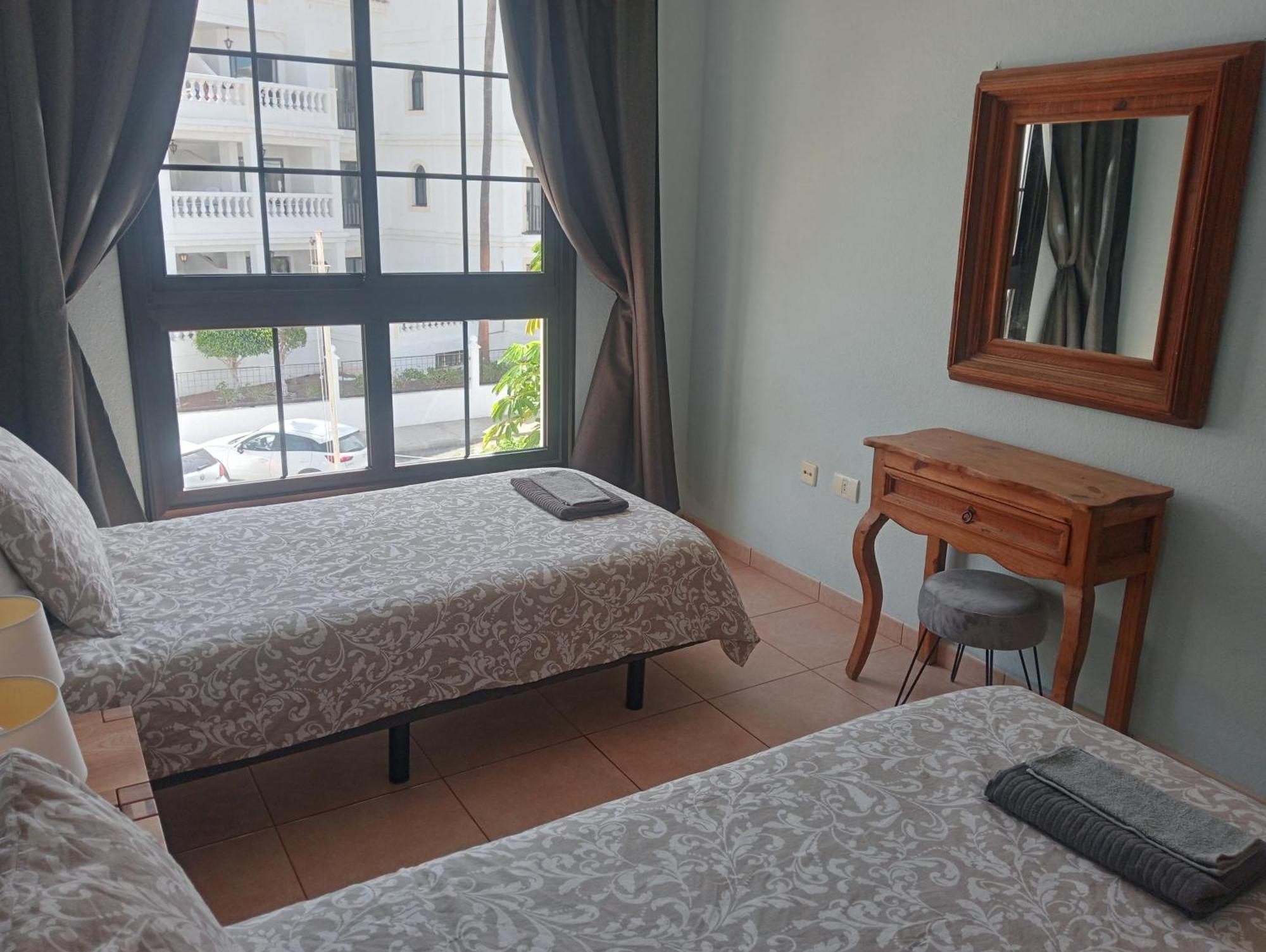 Greatly Located Apartment With Heated Pool, Los Cristianos Лос-Крістіанос Екстер'єр фото