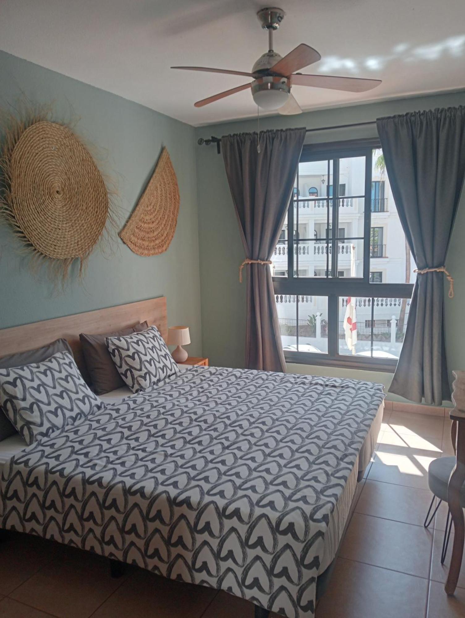Greatly Located Apartment With Heated Pool, Los Cristianos Лос-Крістіанос Екстер'єр фото