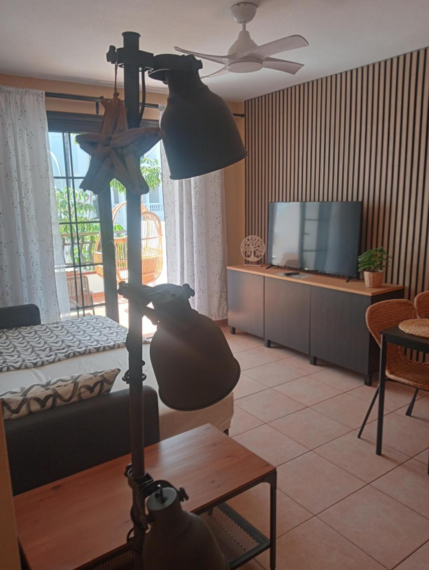 Greatly Located Apartment With Heated Pool, Los Cristianos Лос-Крістіанос Екстер'єр фото