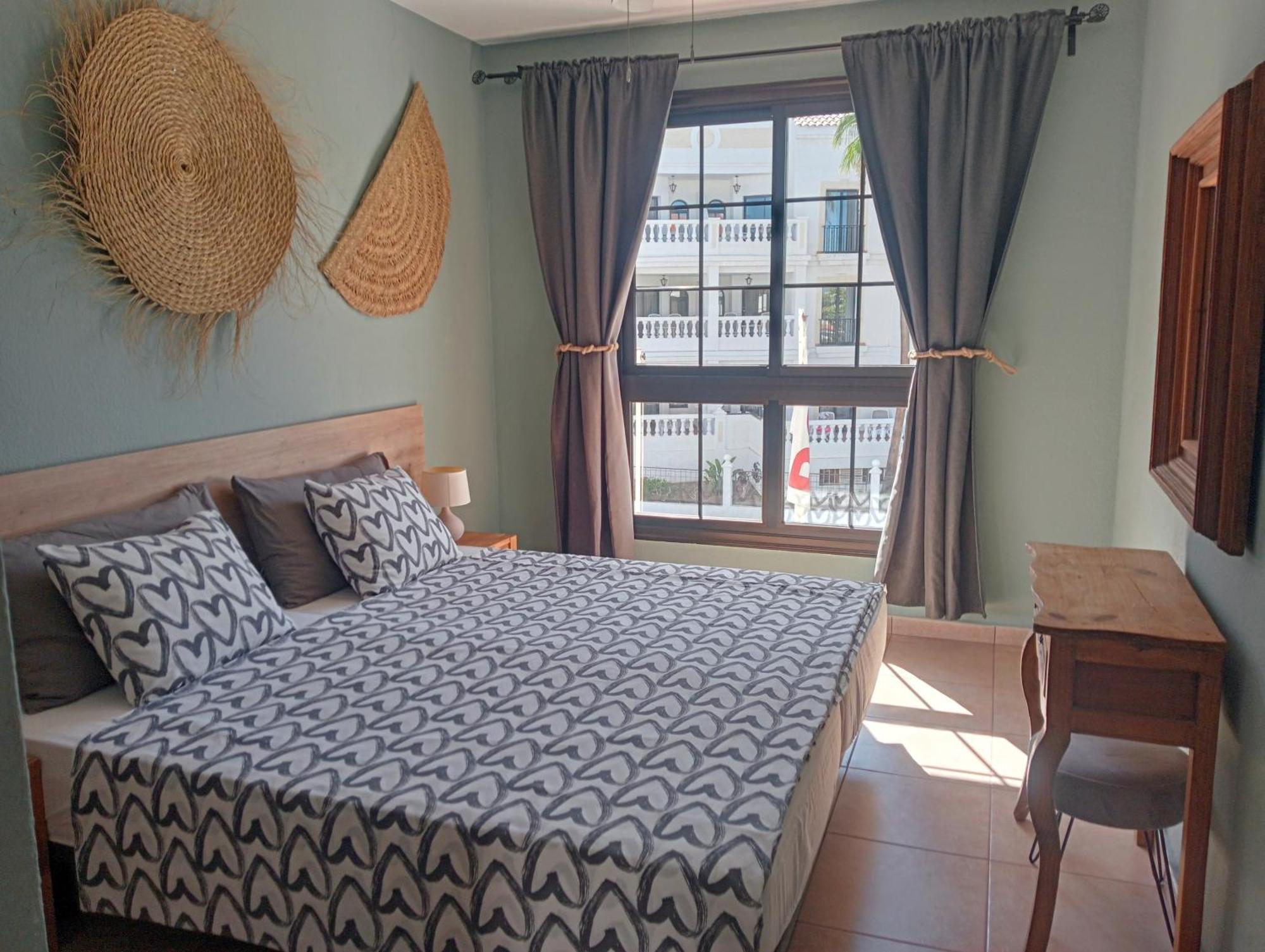 Greatly Located Apartment With Heated Pool, Los Cristianos Лос-Крістіанос Екстер'єр фото