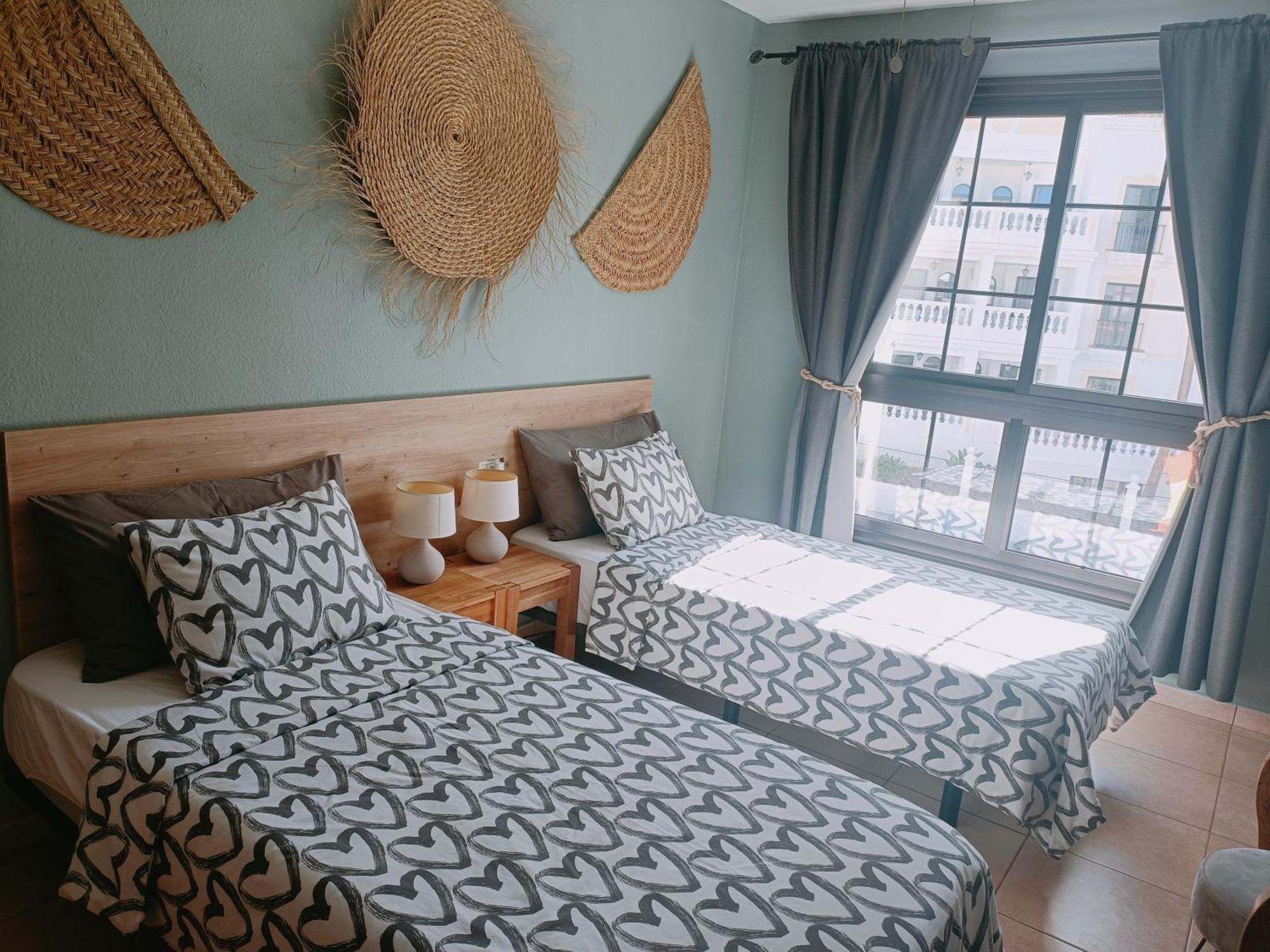 Greatly Located Apartment With Heated Pool, Los Cristianos Лос-Крістіанос Екстер'єр фото