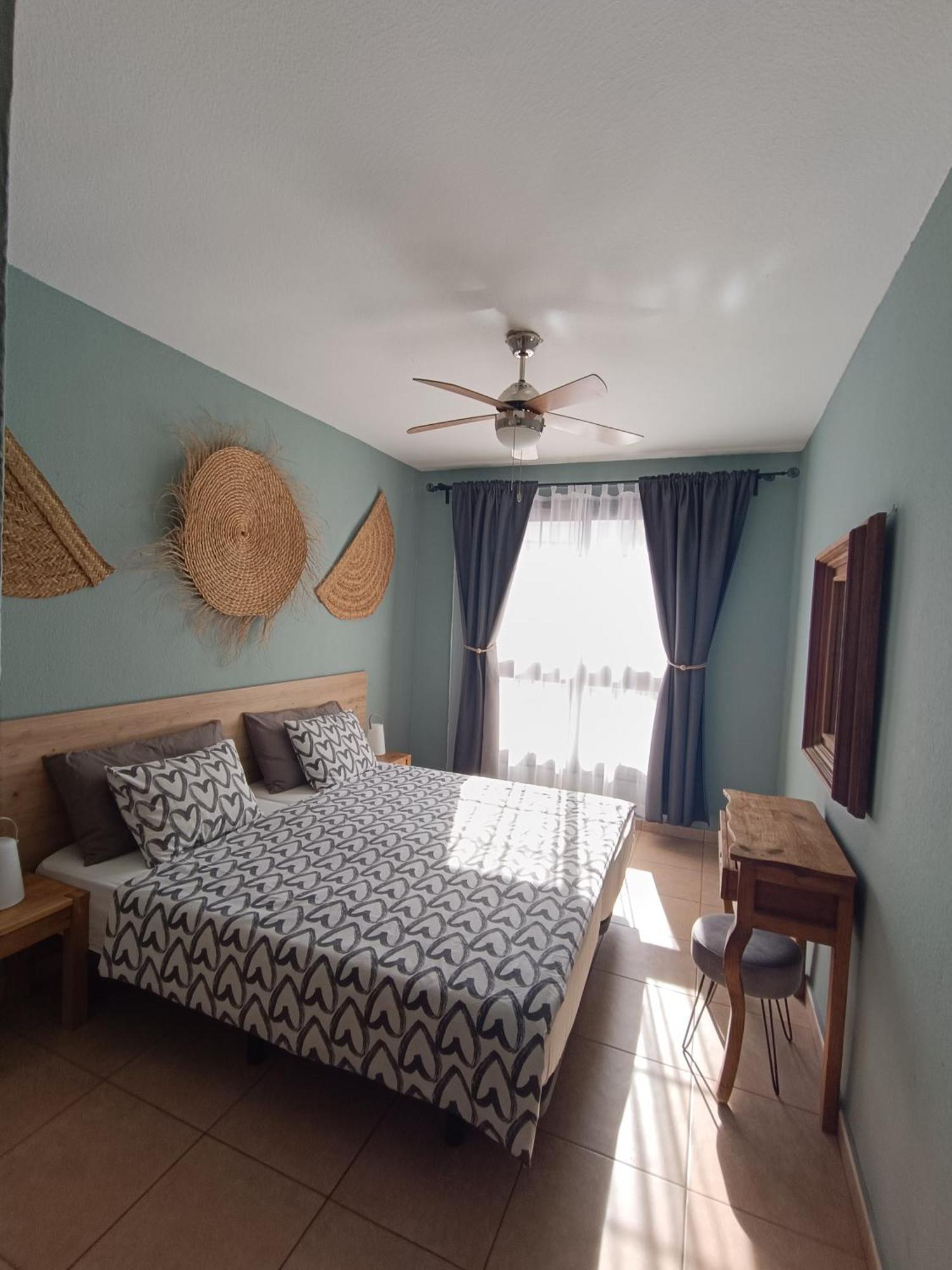 Greatly Located Apartment With Heated Pool, Los Cristianos Лос-Крістіанос Екстер'єр фото