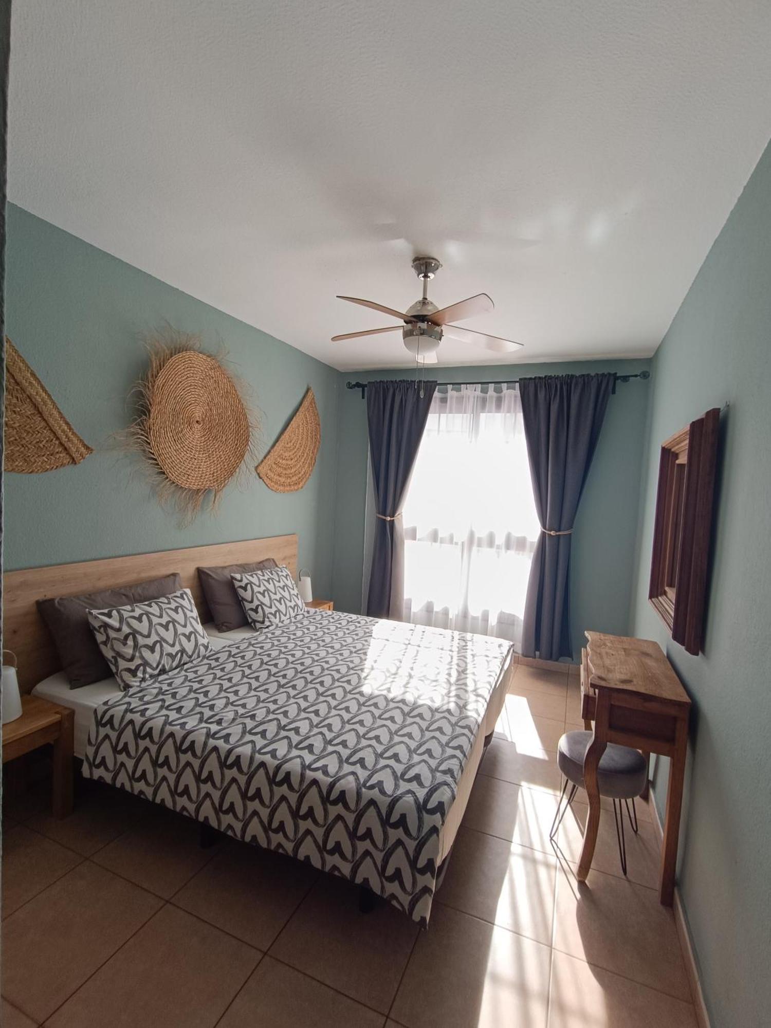 Greatly Located Apartment With Heated Pool, Los Cristianos Лос-Крістіанос Екстер'єр фото